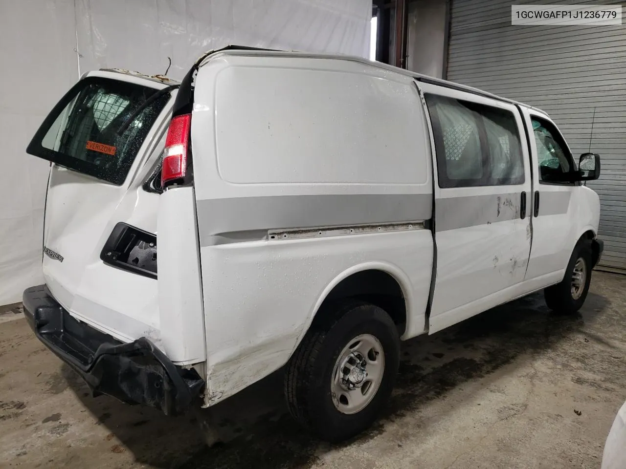 2018 Chevrolet Express G2500 VIN: 1GCWGAFP1J1236779 Lot: 40300174