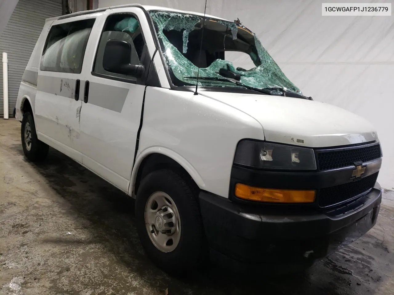 1GCWGAFP1J1236779 2018 Chevrolet Express G2500