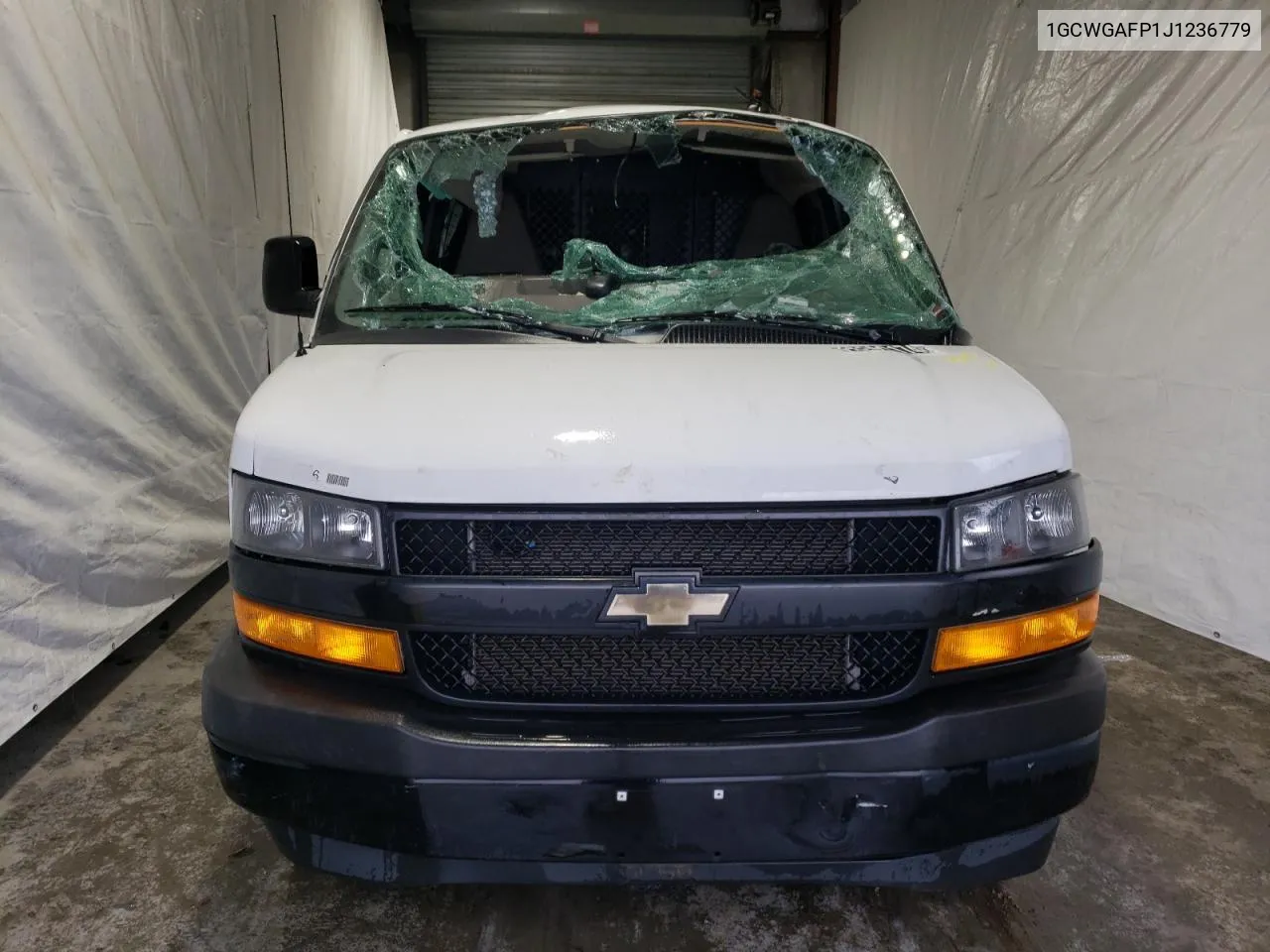 1GCWGAFP1J1236779 2018 Chevrolet Express G2500