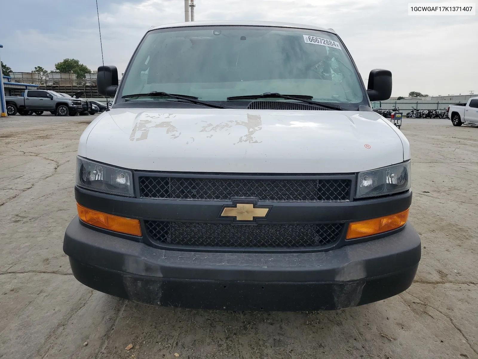 1GCWGAF17K1371407 2019 Chevrolet Express G2500