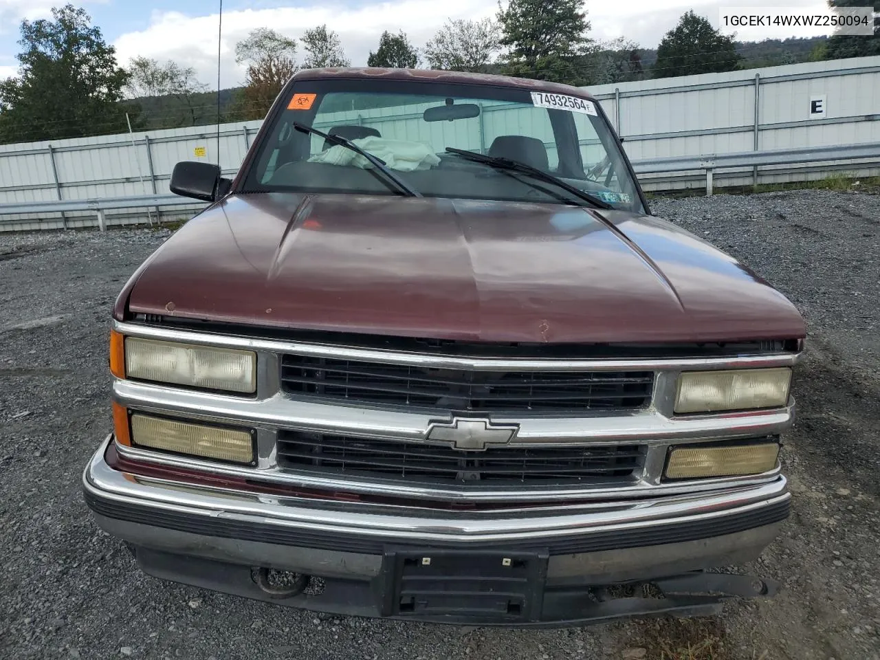 1998 Chevrolet Gmt-400 K1500 VIN: 1GCEK14WXWZ250094 Lot: 74932564