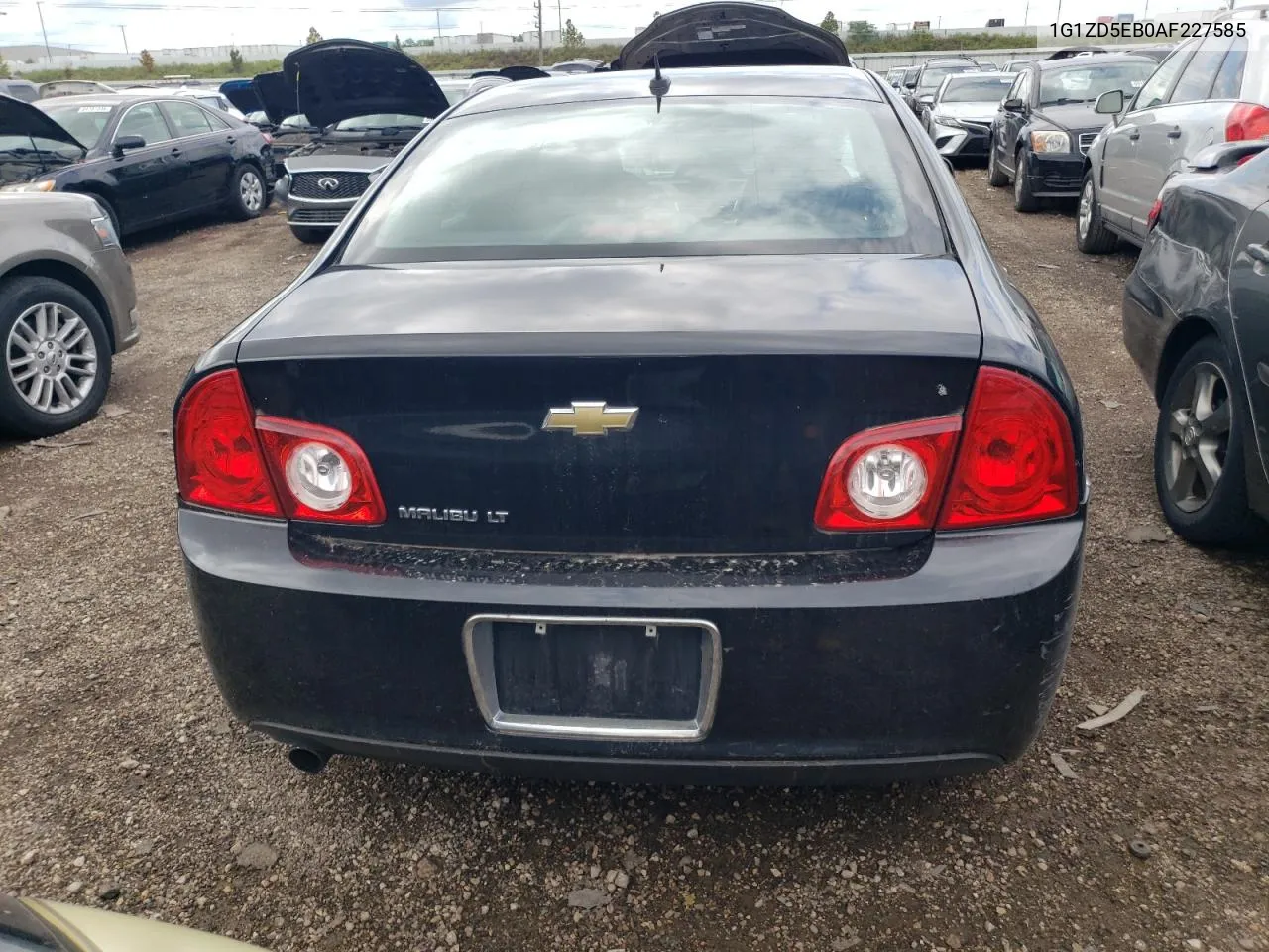 1G1ZD5EB0AF227585 2010 Chevrolet Malibu 2Lt