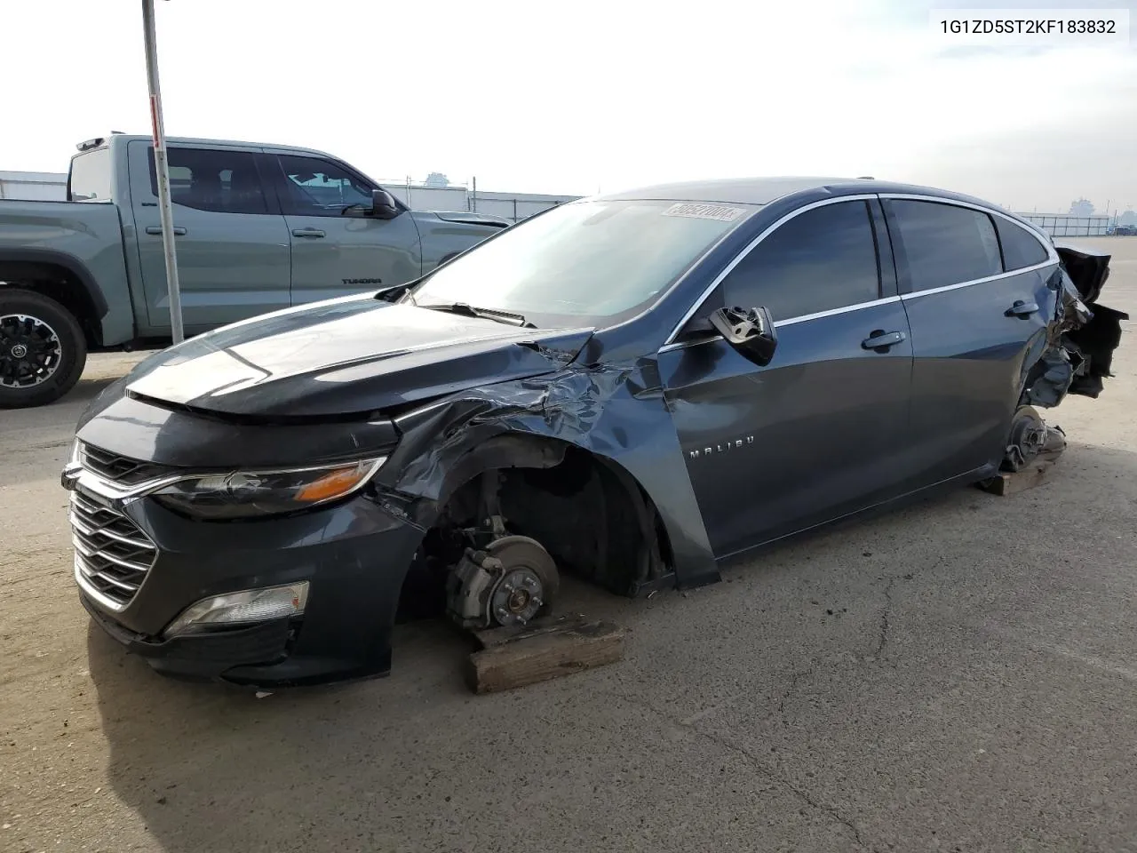 1G1ZD5ST2KF183832 2019 Chevrolet Malibu Lt