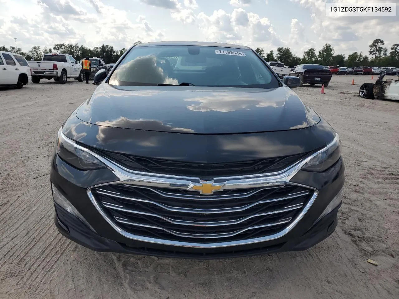 1G1ZD5ST5KF134592 2019 Chevrolet Malibu Lt