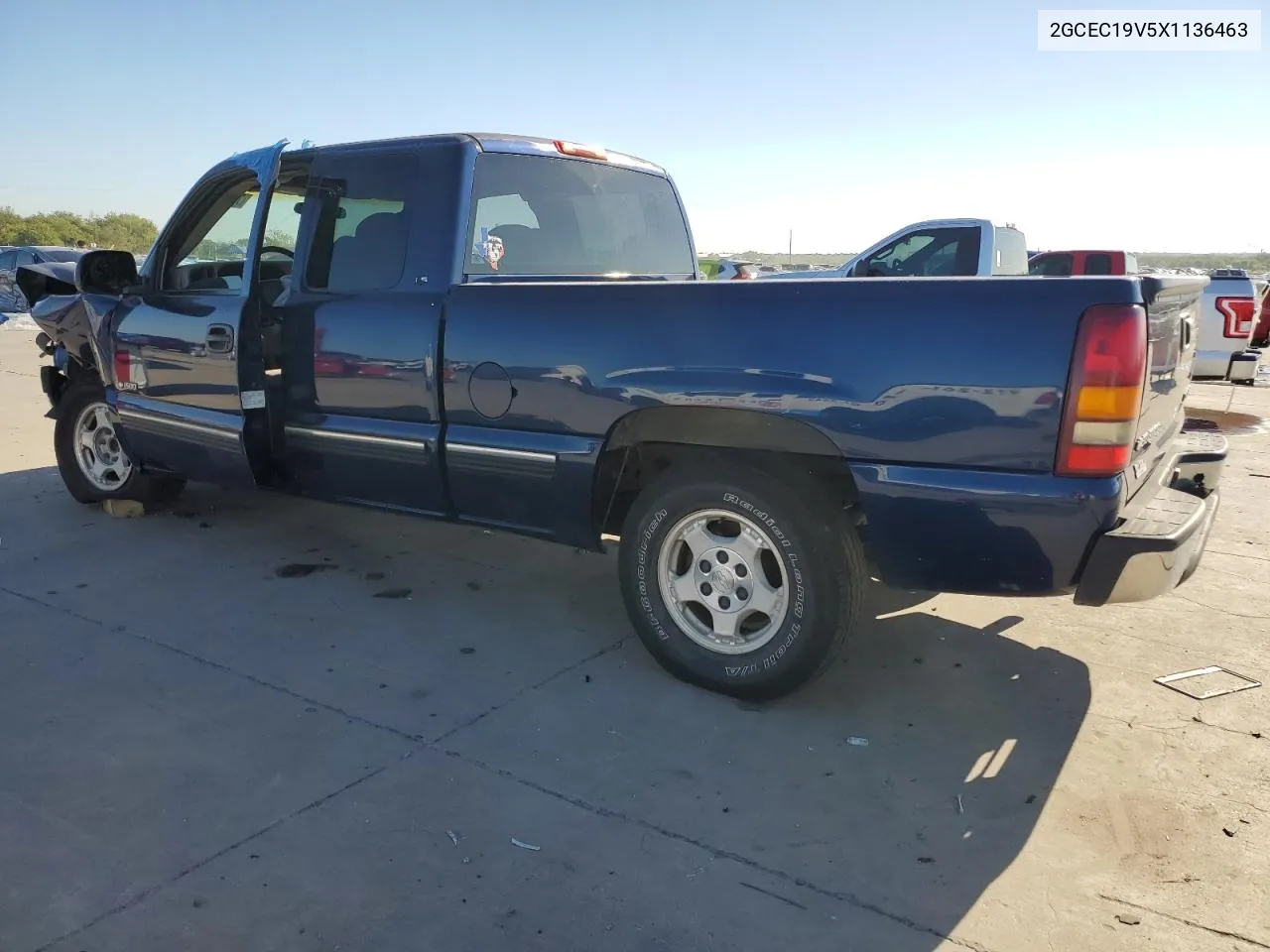 1999 Chevrolet Silverado C1500 VIN: 2GCEC19V5X1136463 Lot: 70452684