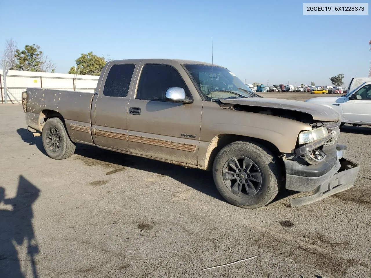 1999 Chevrolet Silverado C1500 VIN: 2GCEC19T6X1228373 Lot: 72216394