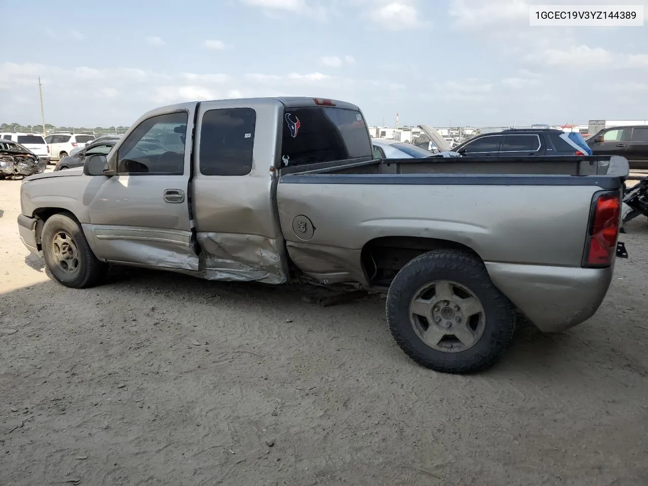 2000 Chevrolet Silverado C1500 VIN: 1GCEC19V3YZ144389 Lot: 56088224