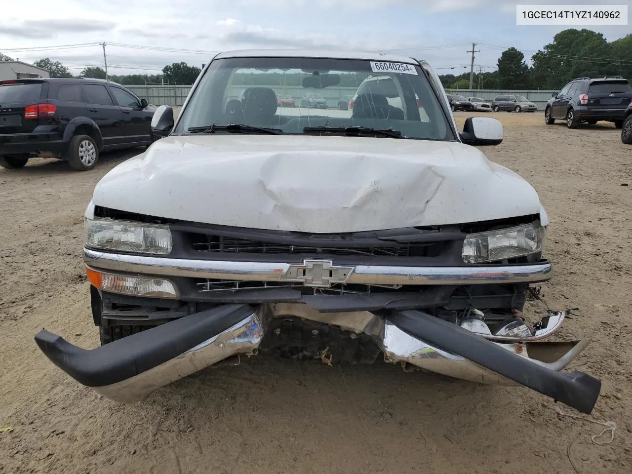 2000 Chevrolet Silverado C1500 VIN: 1GCEC14T1YZ140962 Lot: 66040254