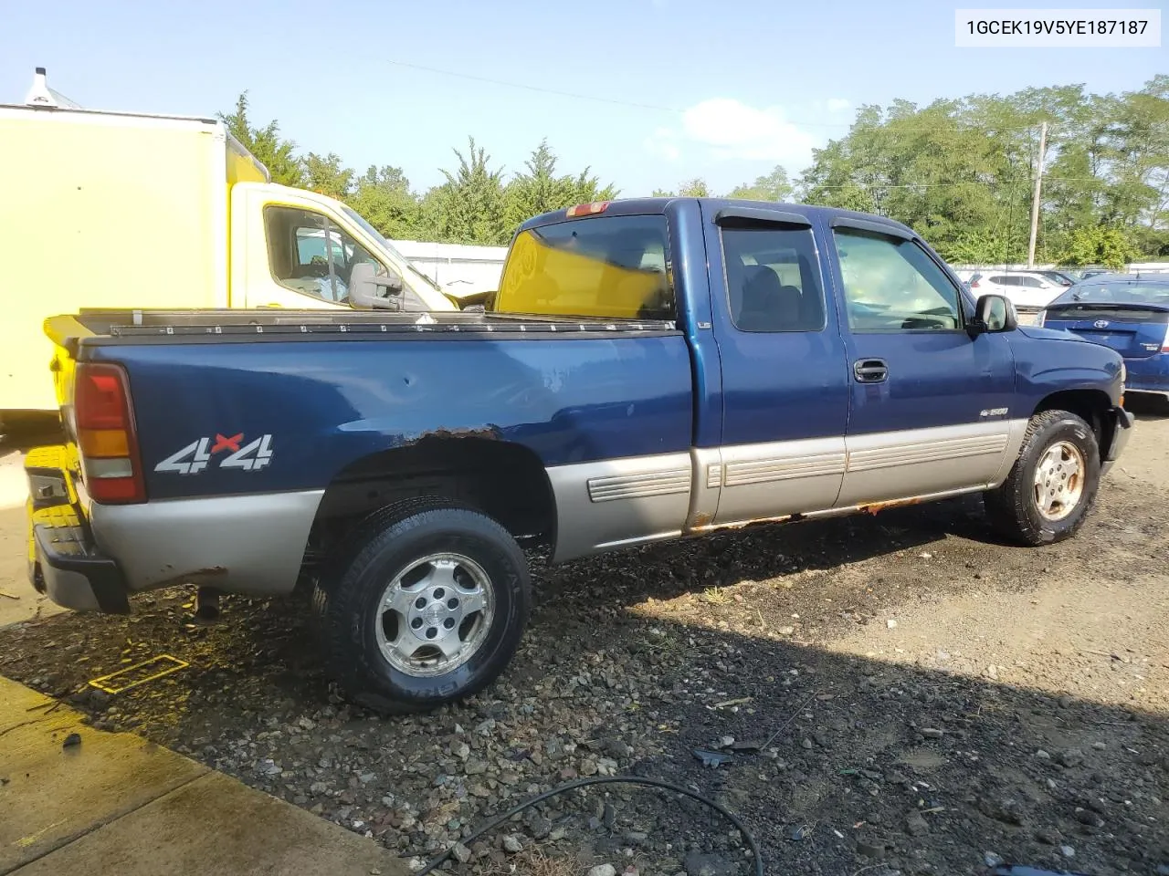 2000 Chevrolet Silverado K1500 VIN: 1GCEK19V5YE187187 Lot: 66232474