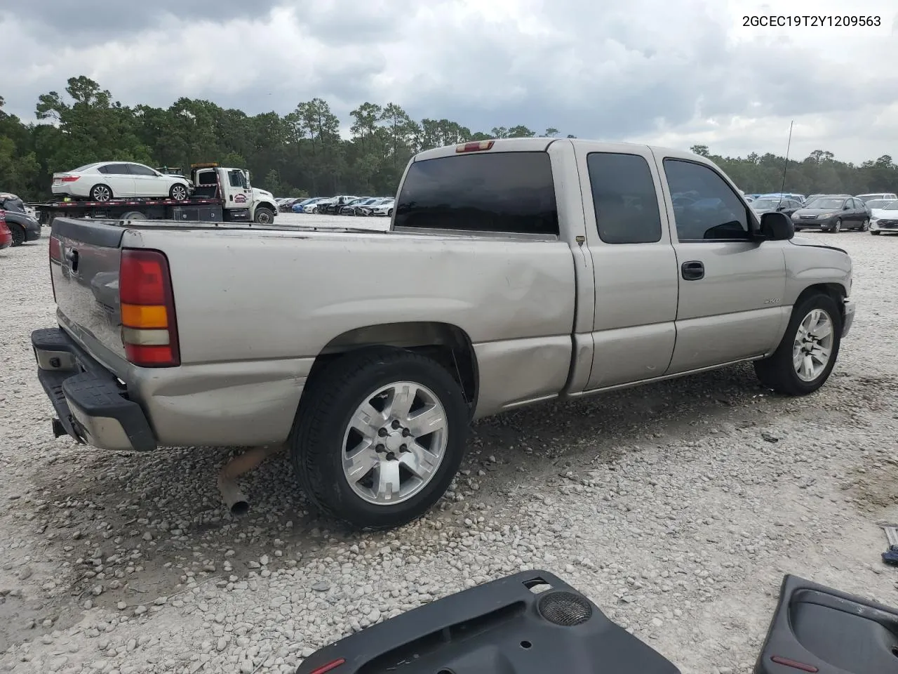 2000 Chevrolet Silverado C1500 VIN: 2GCEC19T2Y1209563 Lot: 67306324