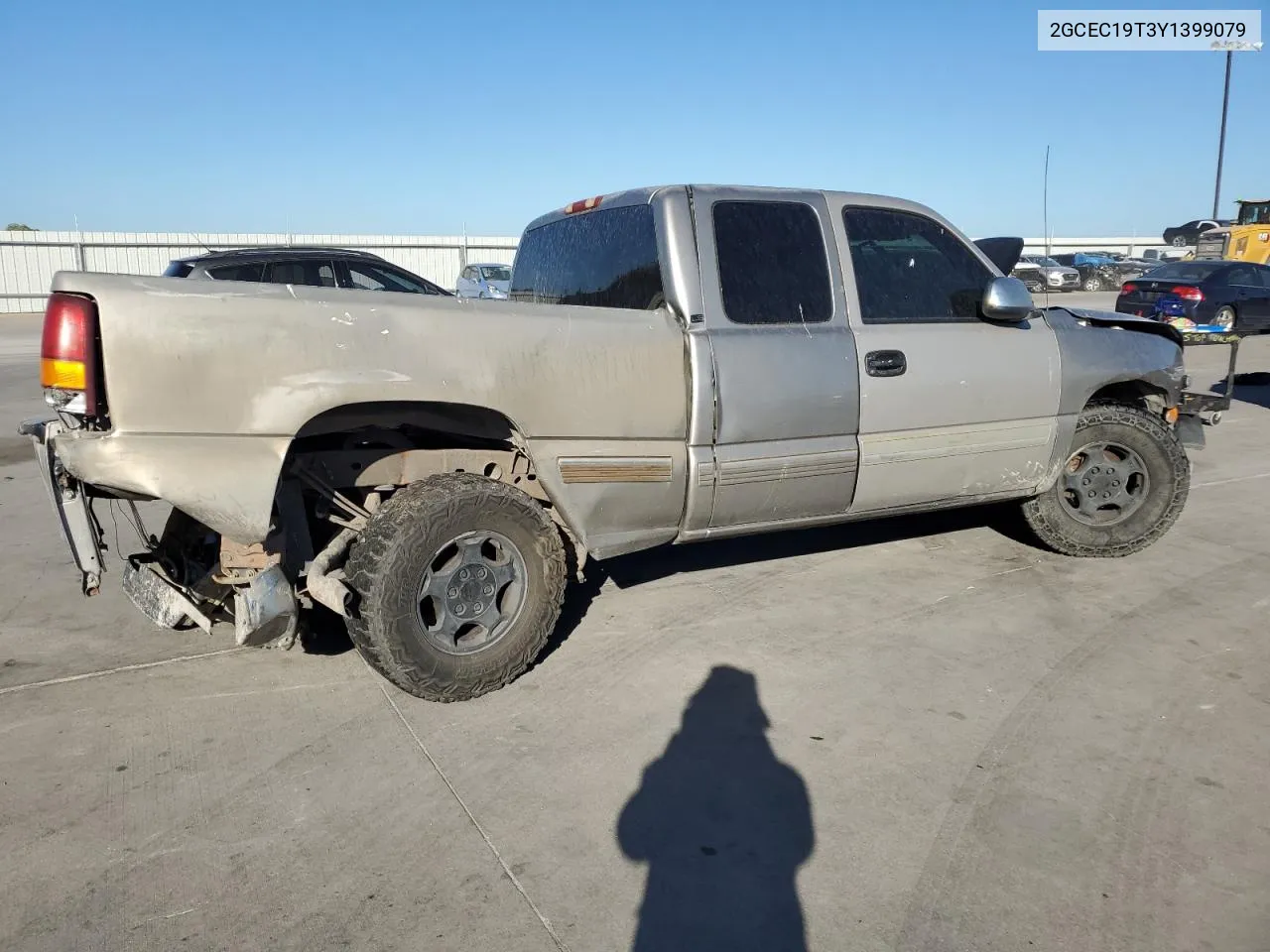 2000 Chevrolet Silverado C1500 VIN: 2GCEC19T3Y1399079 Lot: 67592694