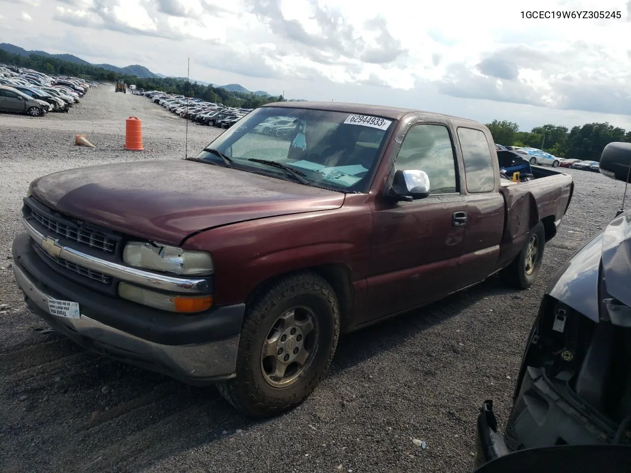 2000 Chevrolet Silverado C1500 VIN: 1GCEC19W6YZ305245 Lot: 68050304