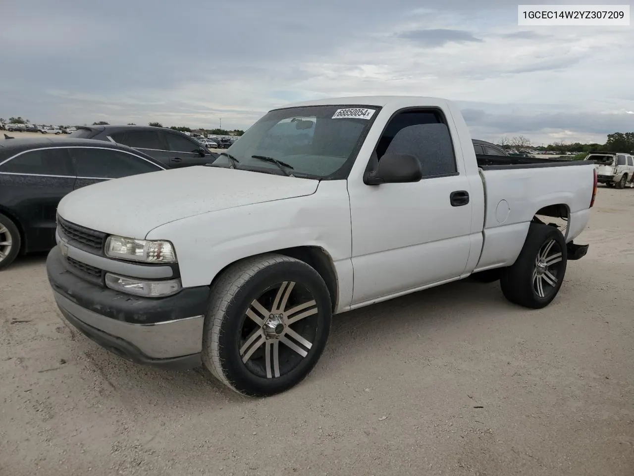 2000 Chevrolet Silverado C1500 VIN: 1GCEC14W2YZ307209 Lot: 68850054