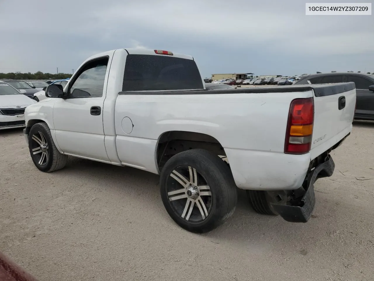 2000 Chevrolet Silverado C1500 VIN: 1GCEC14W2YZ307209 Lot: 68850054