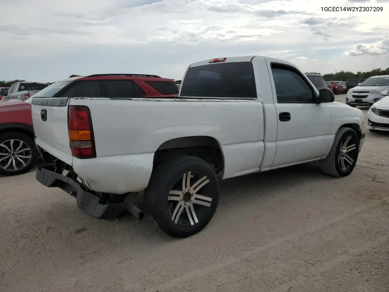 2000 Chevrolet Silverado C1500 VIN: 1GCEC14W2YZ307209 Lot: 68850054