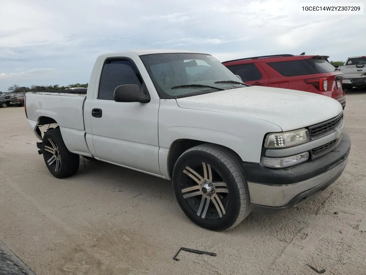 2000 Chevrolet Silverado C1500 VIN: 1GCEC14W2YZ307209 Lot: 68850054