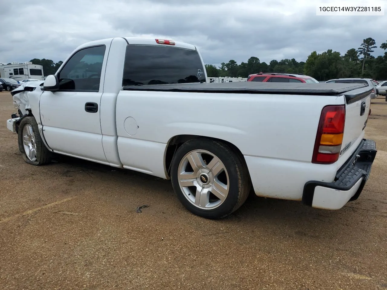 2000 Chevrolet Silverado C1500 VIN: 1GCEC14W3YZ281185 Lot: 69805094