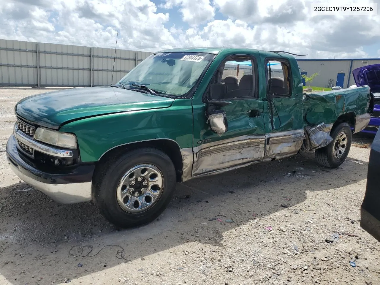 2000 Chevrolet Silverado C1500 VIN: 2GCEC19T9Y1257206 Lot: 70204724