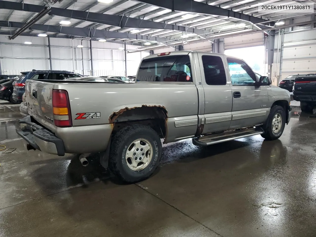 2000 Chevrolet Silverado K1500 VIN: 2GCEK19T1Y1380811 Lot: 70869454