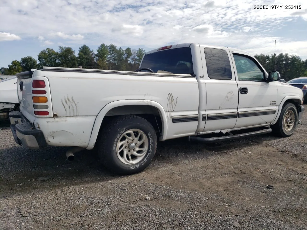 2000 Chevrolet Silverado C1500 VIN: 2GCEC19T4Y1252415 Lot: 72222574