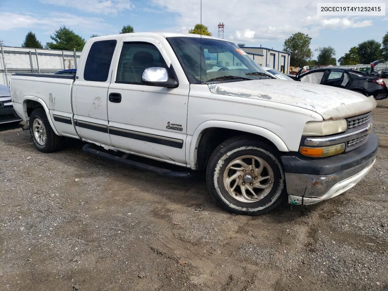 2000 Chevrolet Silverado C1500 VIN: 2GCEC19T4Y1252415 Lot: 72222574