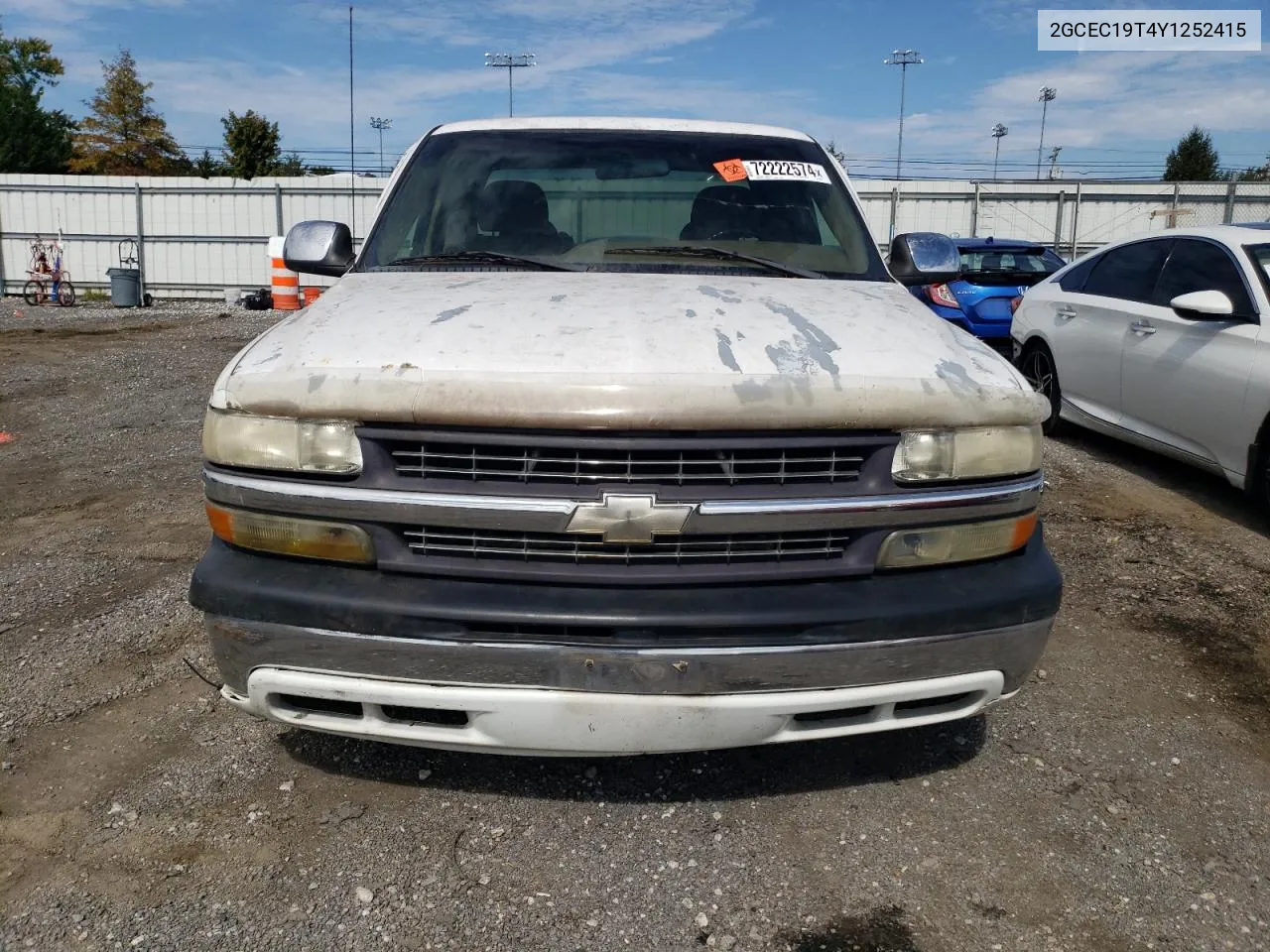 2000 Chevrolet Silverado C1500 VIN: 2GCEC19T4Y1252415 Lot: 72222574