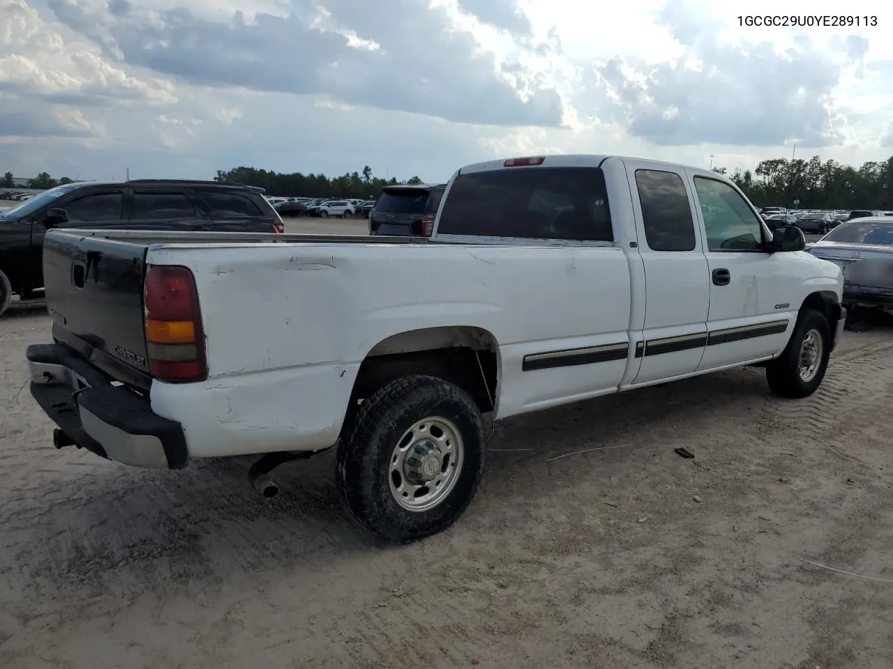 2000 Chevrolet Silverado C2500 VIN: 1GCGC29U0YE289113 Lot: 73036394