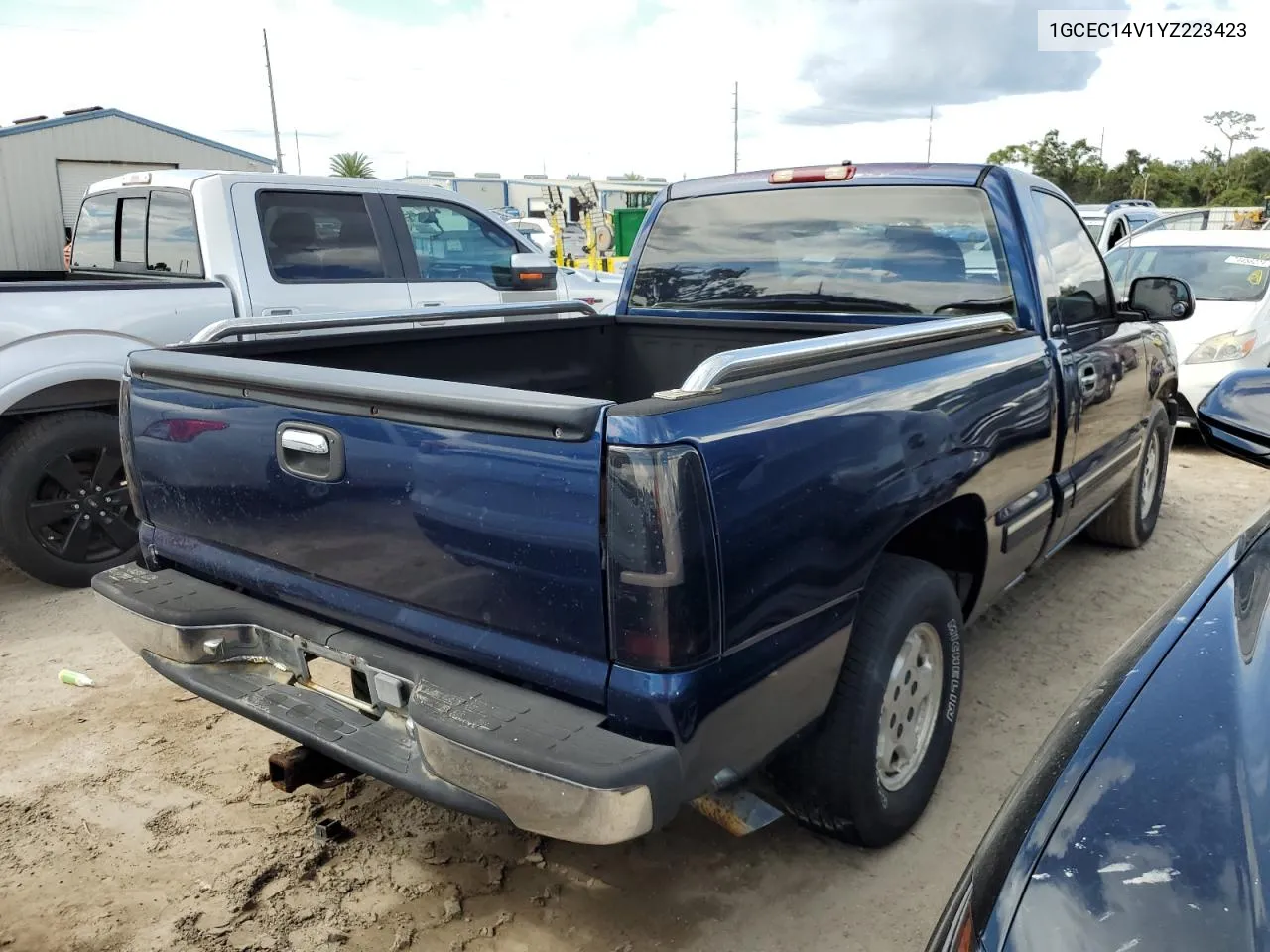 2000 Chevrolet Silverado C1500 VIN: 1GCEC14V1YZ223423 Lot: 74872914