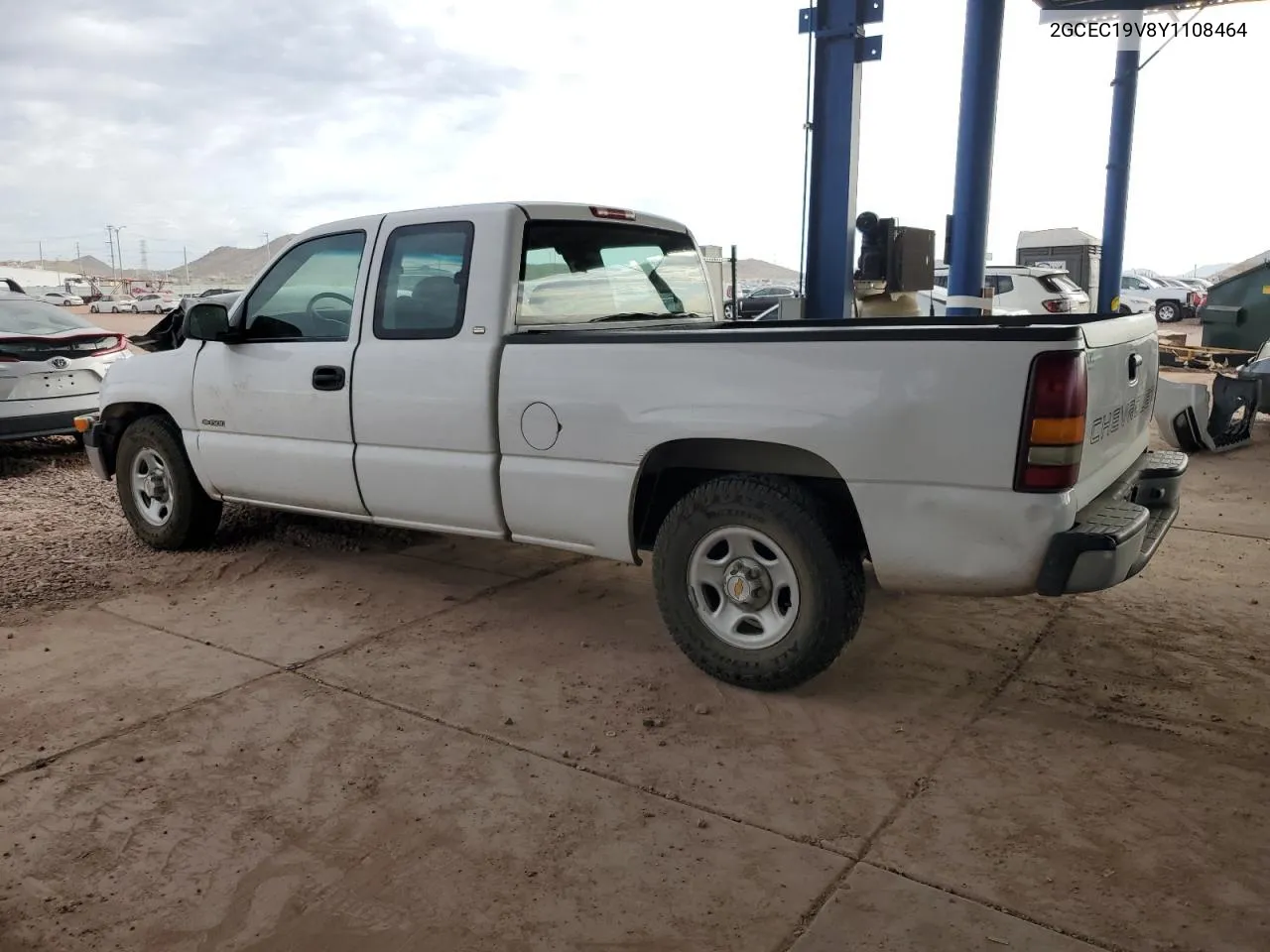 2000 Chevrolet Silverado C1500 VIN: 2GCEC19V8Y1108464 Lot: 75069654