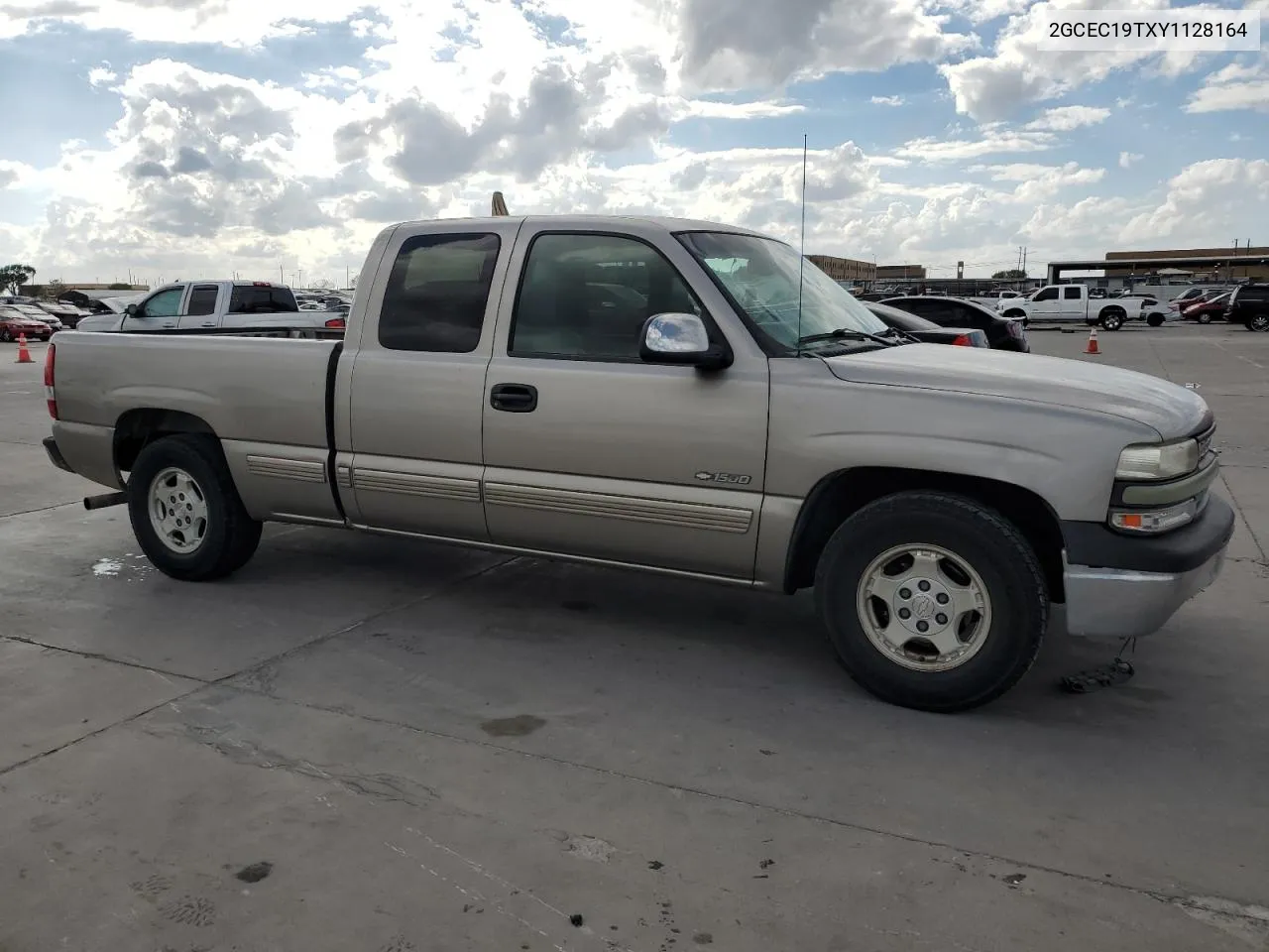 2000 Chevrolet Silverado C1500 VIN: 2GCEC19TXY1128164 Lot: 78473574