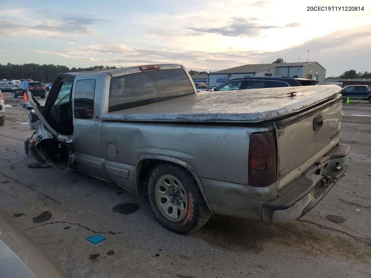 2000 Chevrolet Silverado C1500 VIN: 2GCEC19T1Y1220814 Lot: 79472674