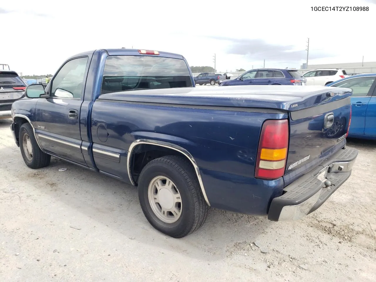 2000 Chevrolet Silverado C1500 VIN: 1GCEC14T2YZ108988 Lot: 80125274