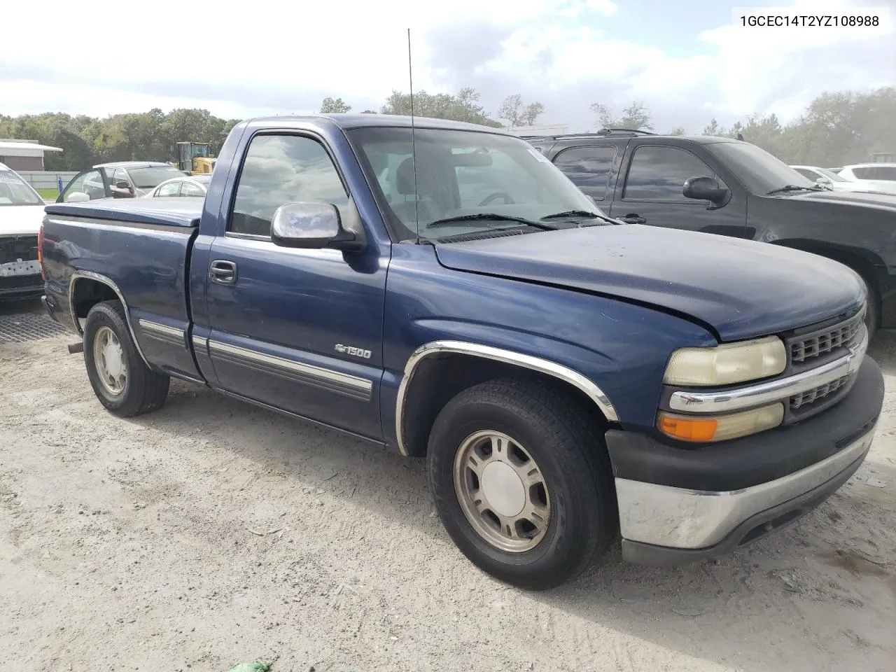 2000 Chevrolet Silverado C1500 VIN: 1GCEC14T2YZ108988 Lot: 80125274