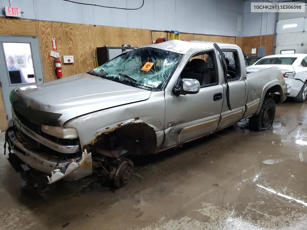 2001 Chevrolet Silverado K2500 Heavy Duty VIN: 1GCHK29111E306598 Lot: 69042594