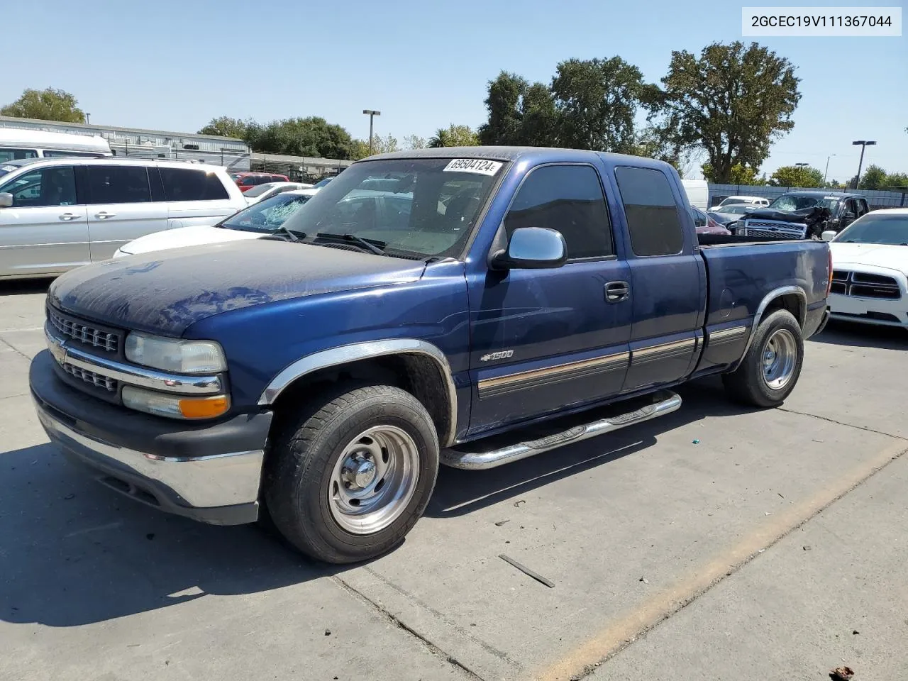 2001 Chevrolet Silverado C1500 VIN: 2GCEC19V111367044 Lot: 69504124