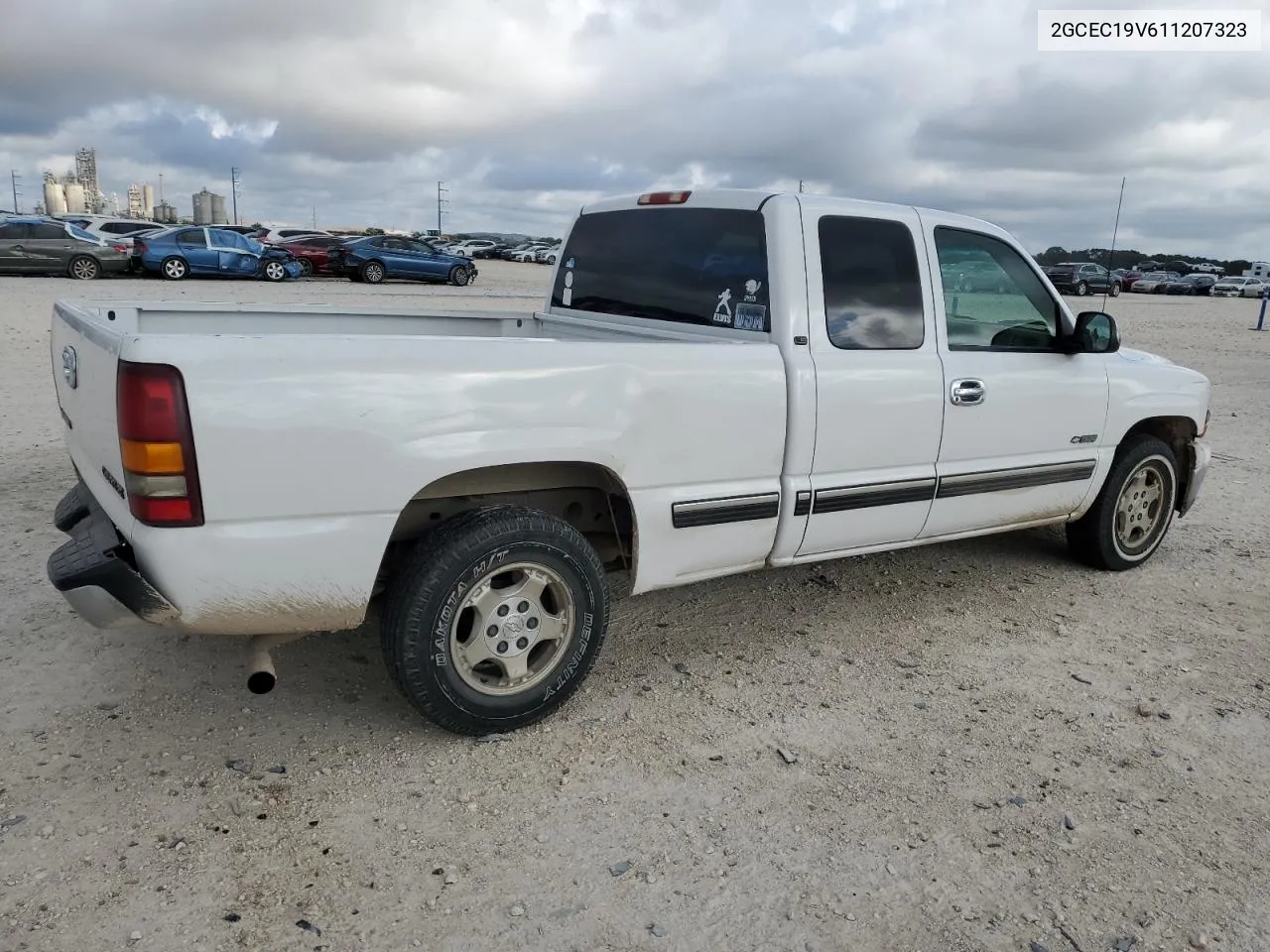 2001 Chevrolet Silverado C1500 VIN: 2GCEC19V611207323 Lot: 72380764