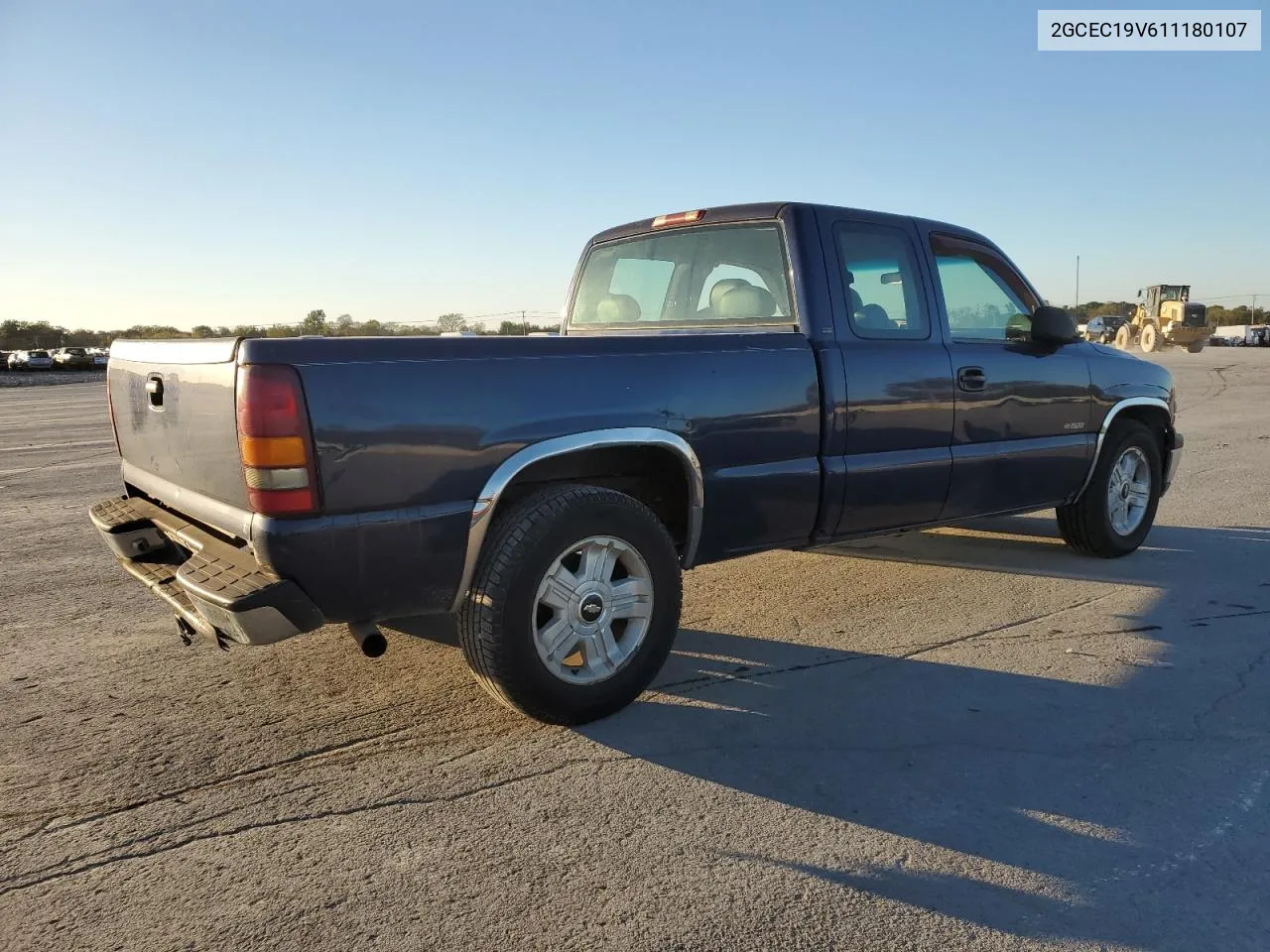 2001 Chevrolet Silverado C1500 VIN: 2GCEC19V611180107 Lot: 75173974