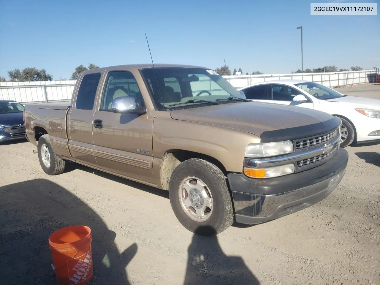 2001 Chevrolet Silverado C1500 VIN: 2GCEC19VX11172107 Lot: 77224304