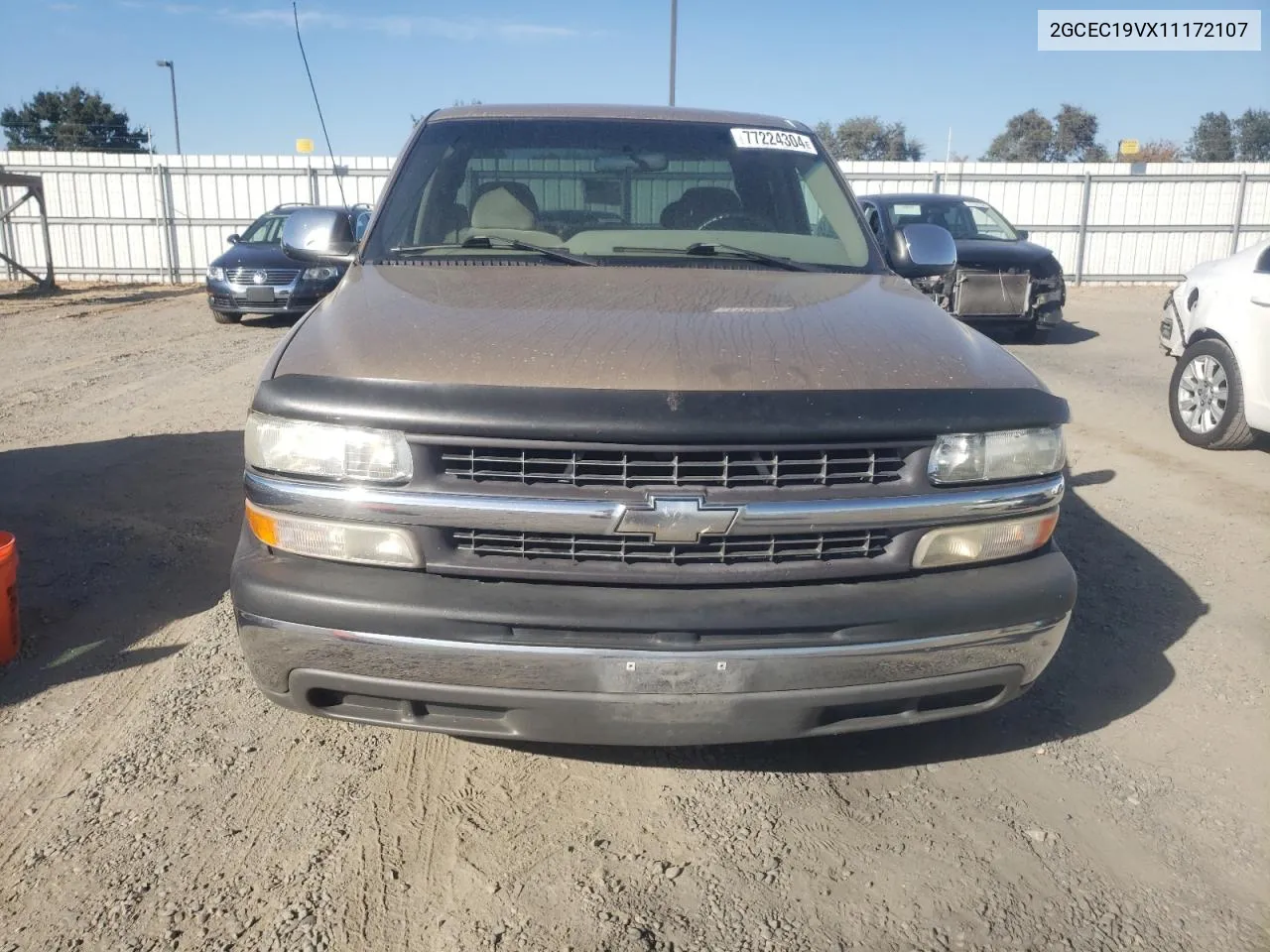 2001 Chevrolet Silverado C1500 VIN: 2GCEC19VX11172107 Lot: 77224304