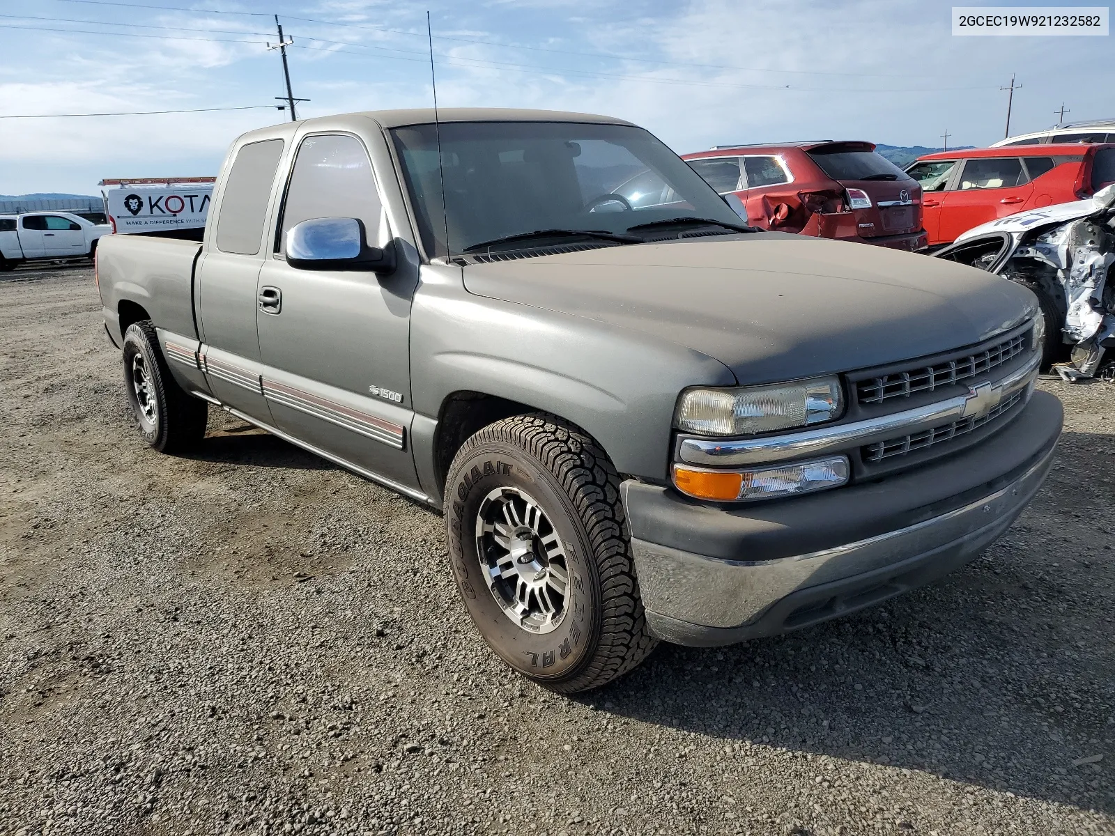 2002 Chevrolet Silverado C1500 VIN: 2GCEC19W921232582 Lot: 42869014