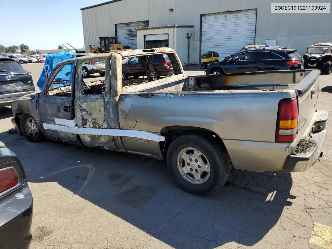 2002 Chevrolet Silverado C1500 VIN: 2GCEC19T221109924 Lot: 69698014