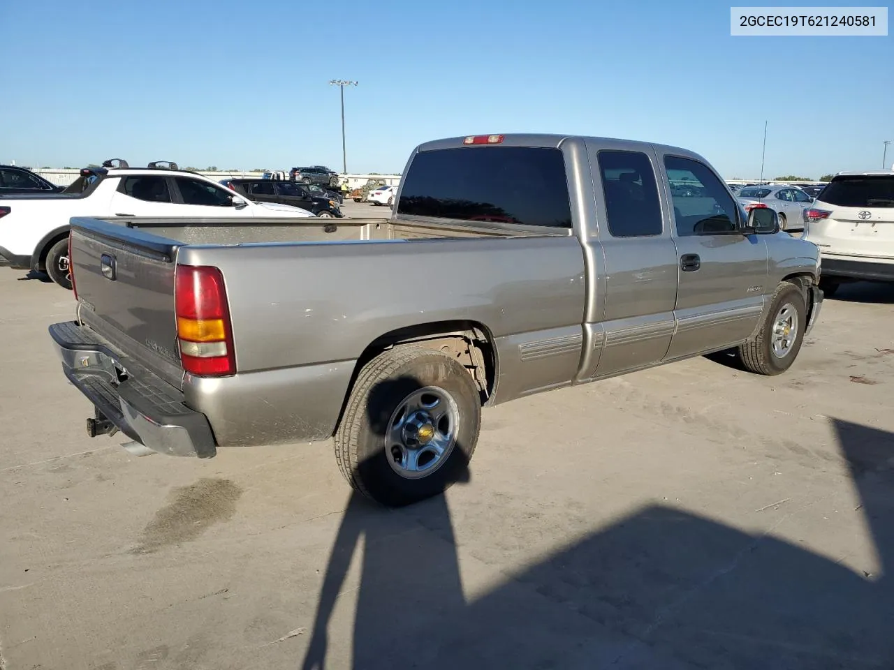 2002 Chevrolet Silverado C1500 VIN: 2GCEC19T621240581 Lot: 70779334