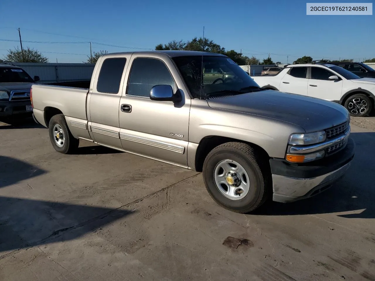 2002 Chevrolet Silverado C1500 VIN: 2GCEC19T621240581 Lot: 70779334