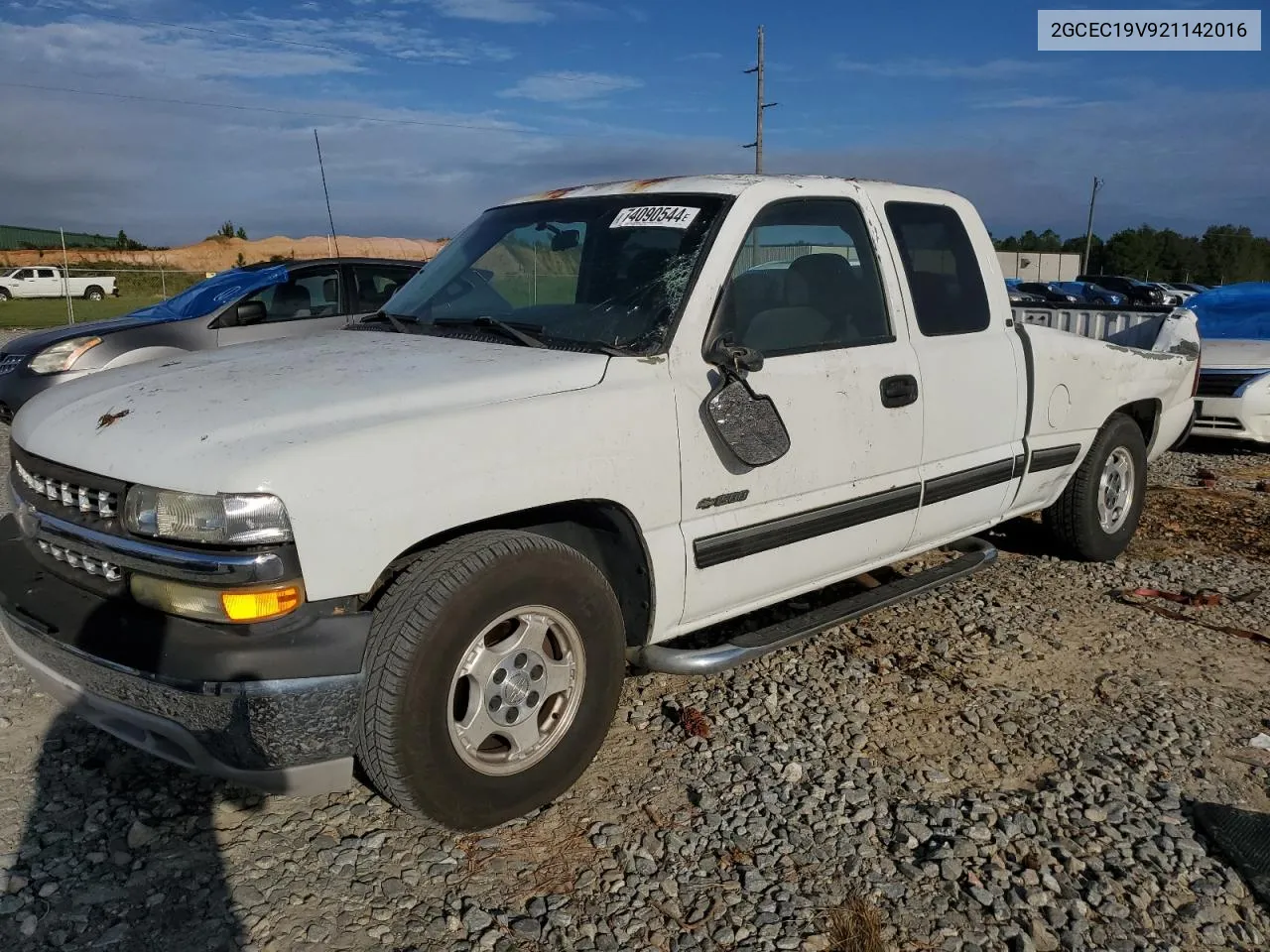 2002 Chevrolet Silverado C1500 VIN: 2GCEC19V921142016 Lot: 74090544