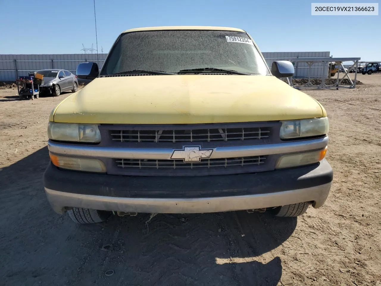 2002 Chevrolet Silverado C1500 VIN: 2GCEC19VX21366623 Lot: 75912354