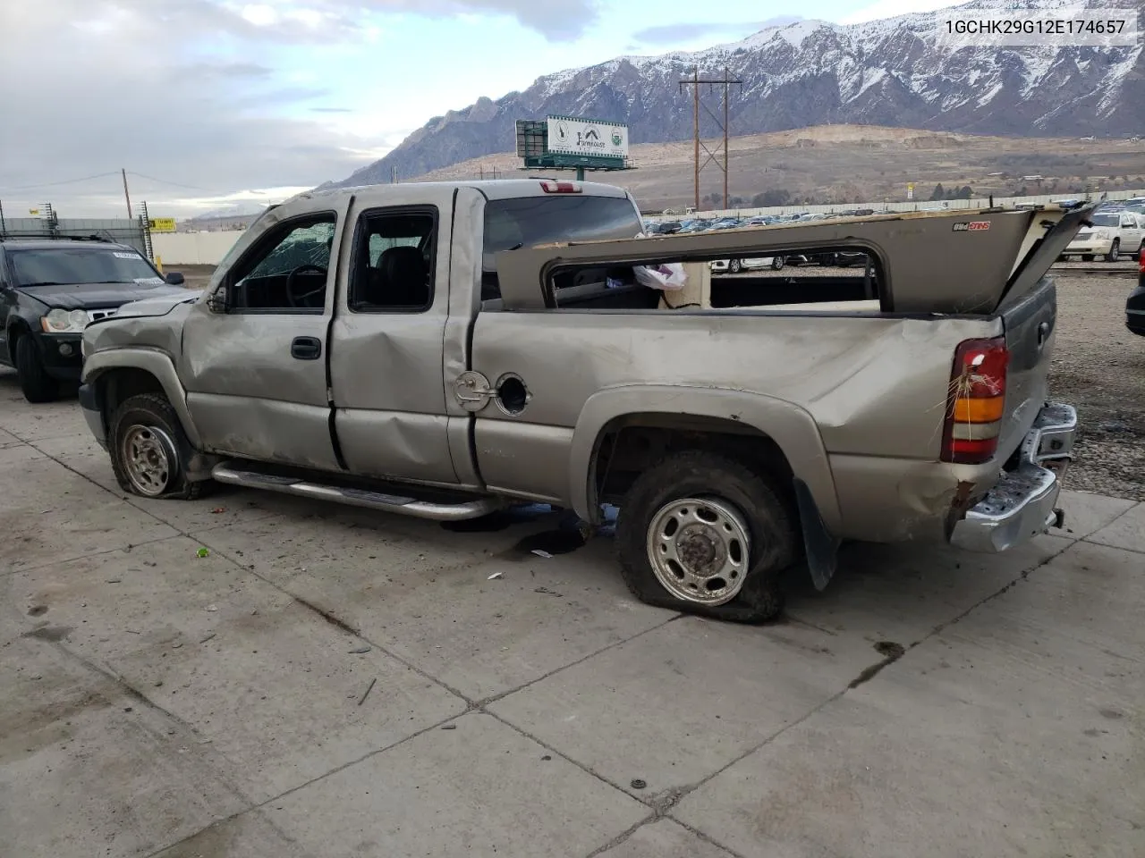 2002 Chevrolet Silverado K2500 Heavy Duty VIN: 1GCHK29G12E174657 Lot: 81420163