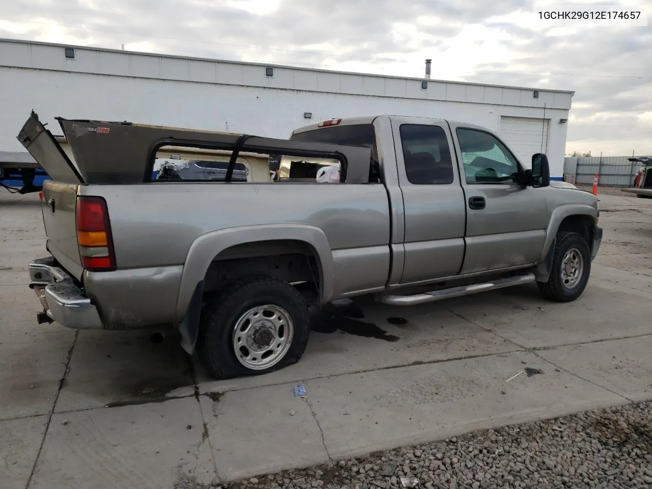 2002 Chevrolet Silverado K2500 Heavy Duty VIN: 1GCHK29G12E174657 Lot: 81420163