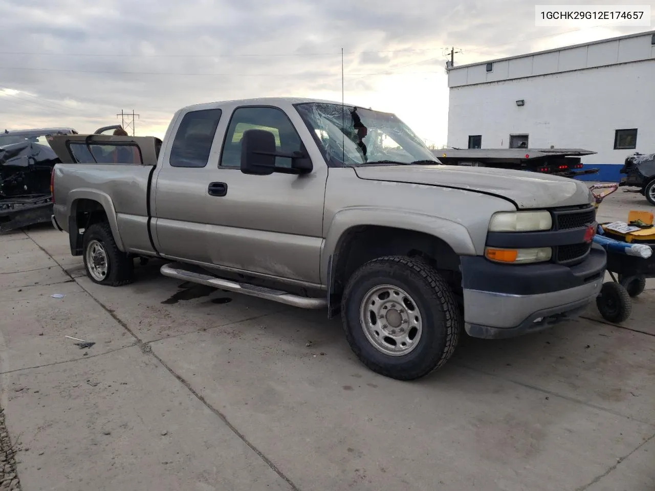 2002 Chevrolet Silverado K2500 Heavy Duty VIN: 1GCHK29G12E174657 Lot: 81420163