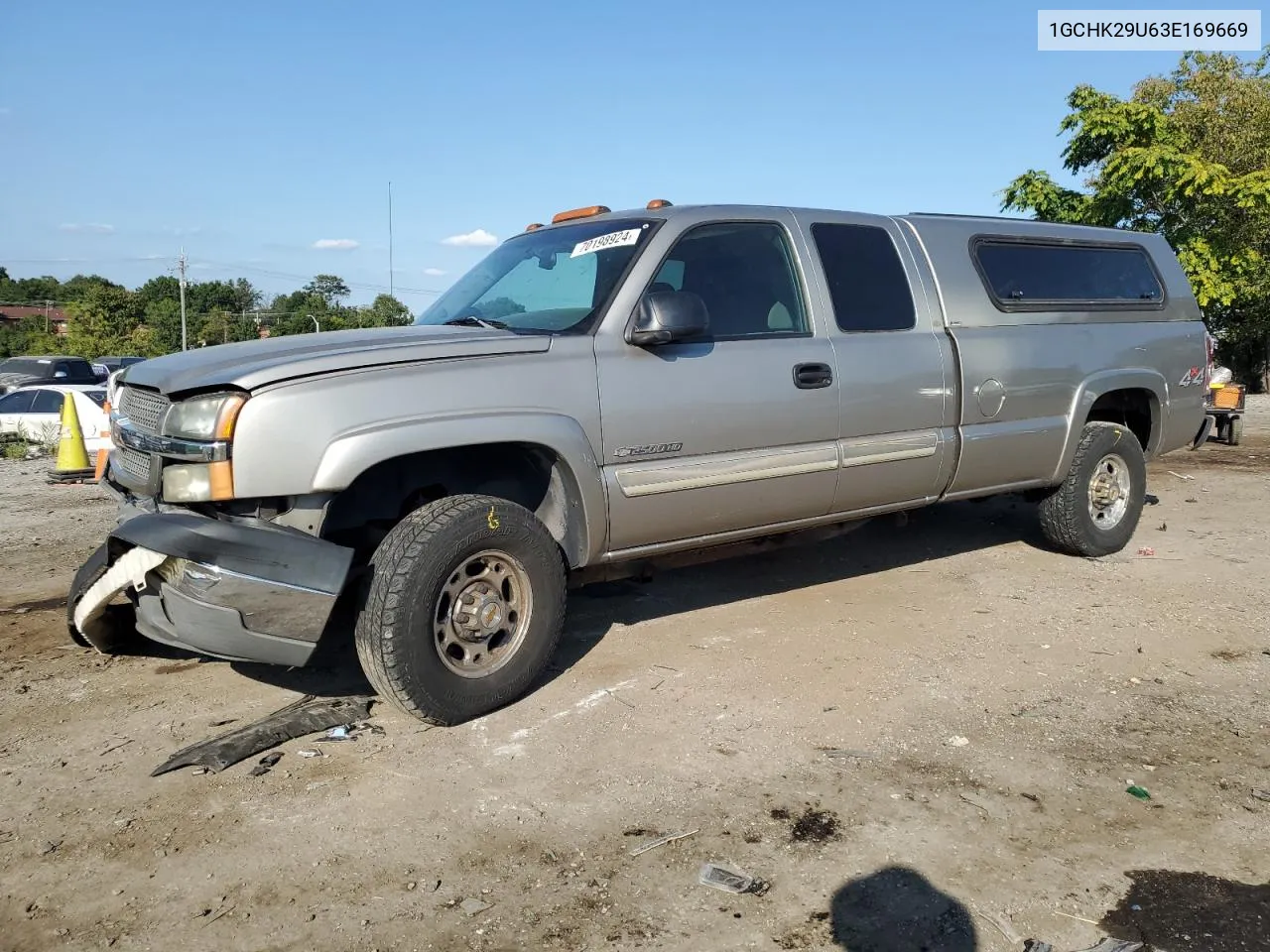 2003 Chevrolet Silverado K2500 Heavy Duty VIN: 1GCHK29U63E169669 Lot: 70198924