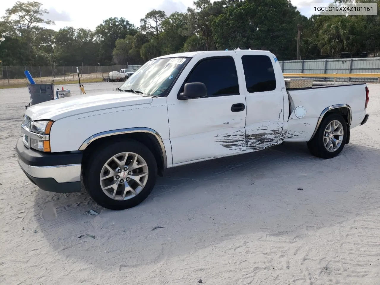 2004 Chevrolet Silverado C1500 VIN: 1GCEC19XX4Z181161 Lot: 52833324